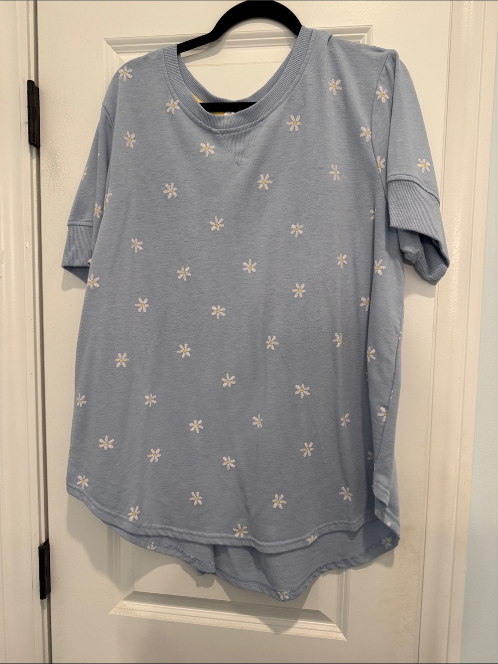 Jane and Delancey Light Blue Daisy Print Short Sleeve Top